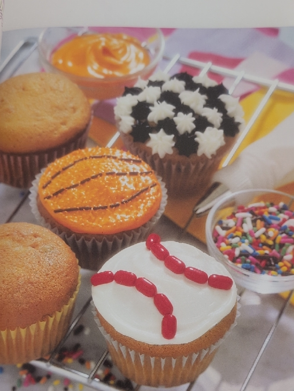 The Cupcake Bible Cookbook 150 Recipes NEW - Picture 7 of 12